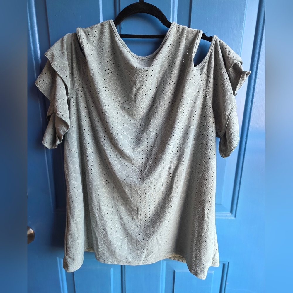 Green Cold Shoulder Lace Top - Picture 3 of 6